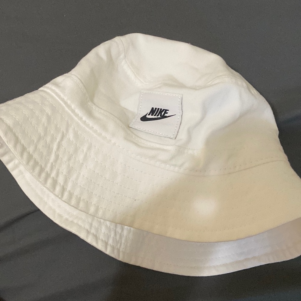 White Nike Bucket Hat Small/Medium